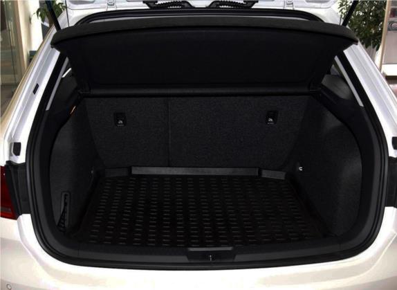 朗行 2015款 230TSI 手动舒适版 车厢座椅   后备厢