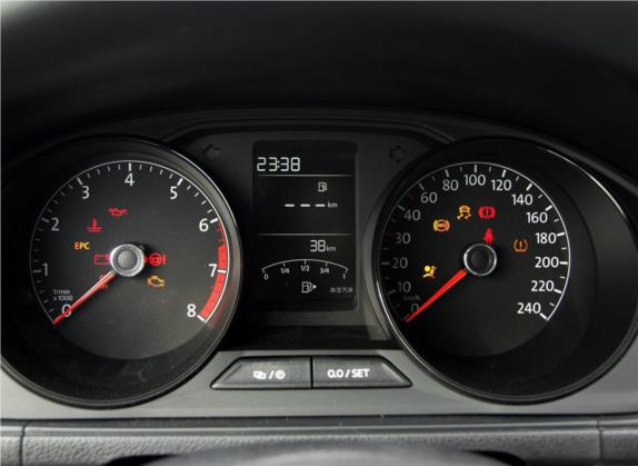 朗行 2017款 1.6L 手动风尚版 中控类   仪表盘