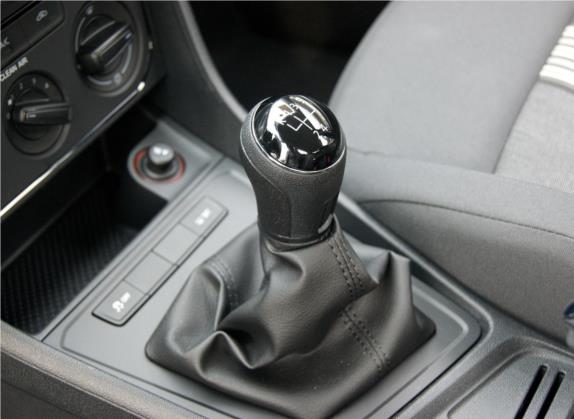 朗行 2017款 1.6L 手动风尚版 中控类   挡把