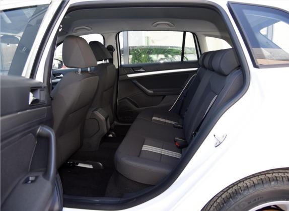 朗行 2017款 1.6L 自动风尚版 车厢座椅   后排空间