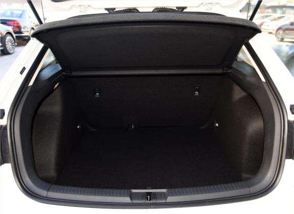 朗行 2017款 1.6L 自动风尚版 车厢座椅   后备厢