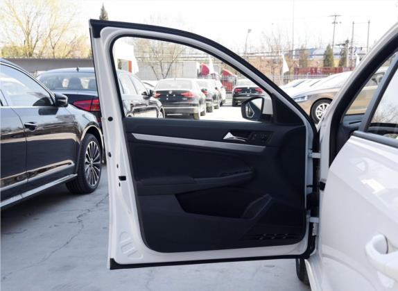 朗行 2017款 1.6L 自动风尚版 车厢座椅   前门板