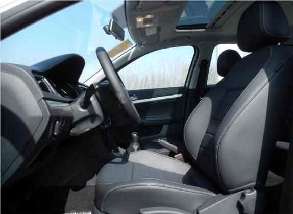朗行 2017款 1.6L 手动舒适版 车厢座椅   前排空间