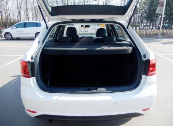 朗行 2017款 1.6L 手动舒适版 车厢座椅   后备厢