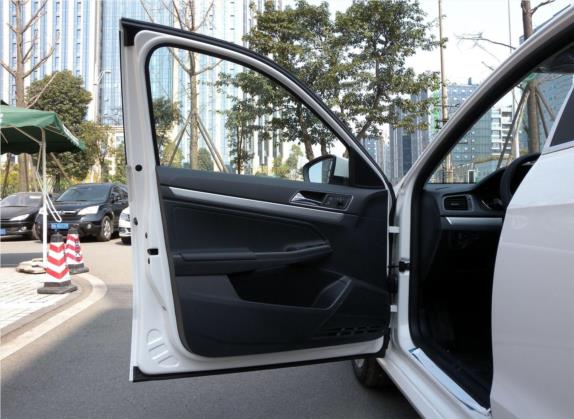 朗行 2017款 1.6L 自动舒适版 车厢座椅   前门板
