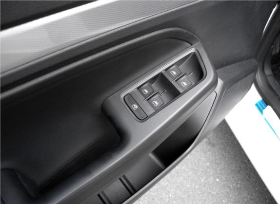 朗行 2017款 1.6L 自动舒适版 车厢座椅   门窗控制