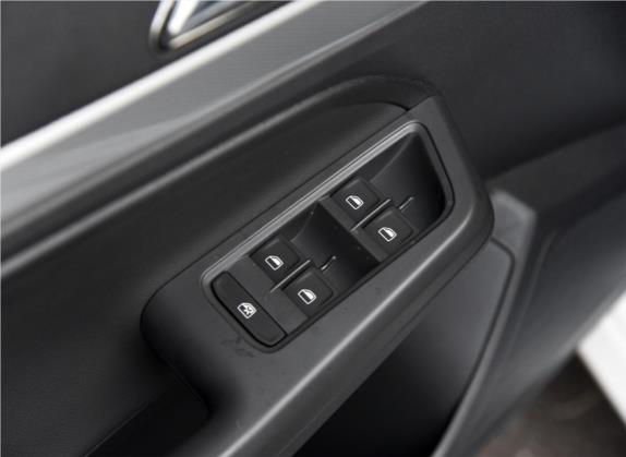 朗行 2017款 180TSI DSG舒适版 车厢座椅   门窗控制