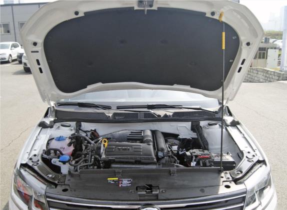 朗行 2017款 230TSI 手动舒适版 其他细节类   发动机舱