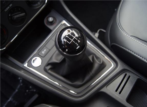 朗行 2017款 230TSI 手动舒适版 中控类   挡把