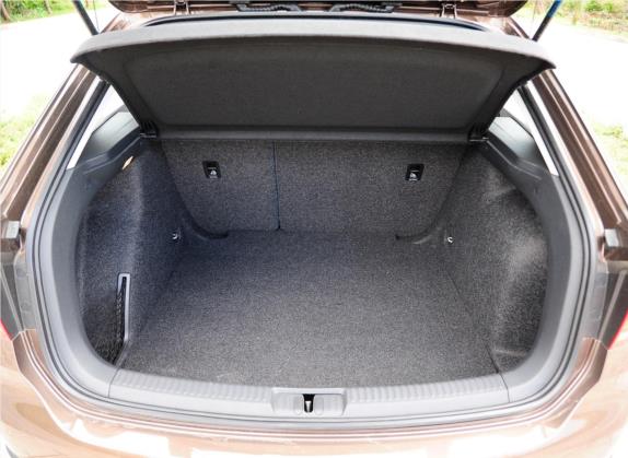 朗境 2014款 1.4TSI DSG 车厢座椅   后备厢