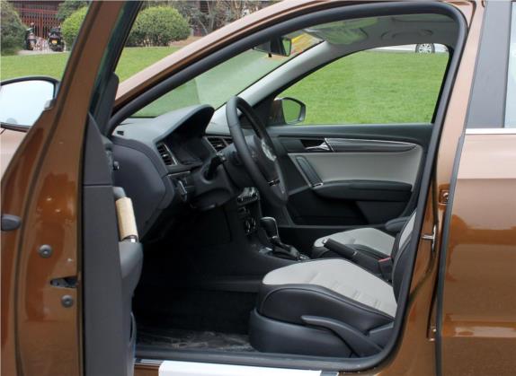 朗境 2014款 1.6L 自动型 车厢座椅   前排空间
