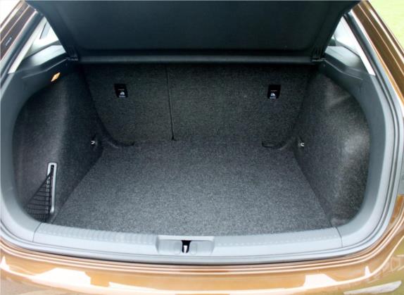 朗境 2014款 1.6L 自动型 车厢座椅   后备厢
