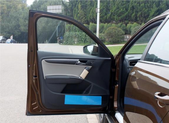 朗境 2014款 1.6L 自动型 车厢座椅   前门板