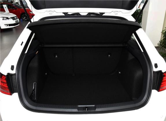 朗境 2016款 230TSI DSG舒适版 车厢座椅   后备厢