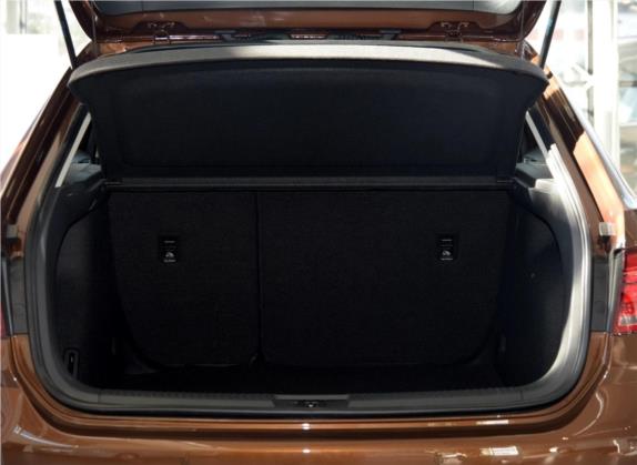 朗境 2016款 1.6L 自动舒适版 车厢座椅   后备厢