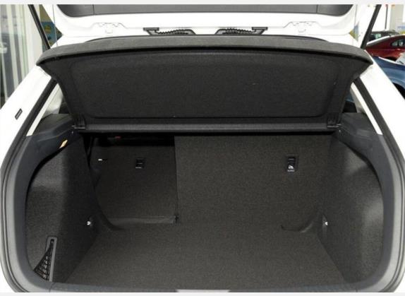 朗境 2016款 1.6L 自动豪华版 车厢座椅   后备厢
