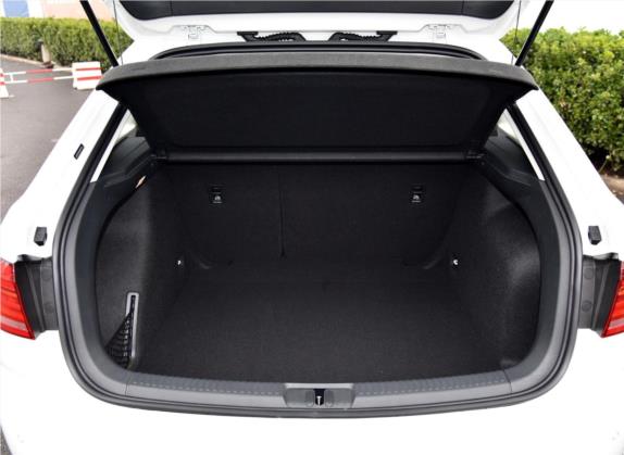 朗境 2017款 1.6L 自动舒适版 车厢座椅   后备厢
