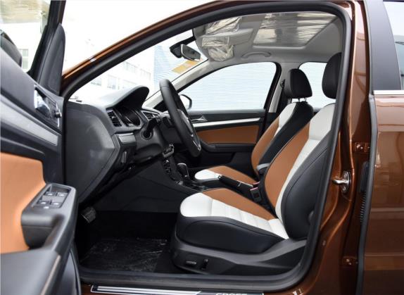 朗境 2017款 230TSI DSG豪华版 车厢座椅   前排空间