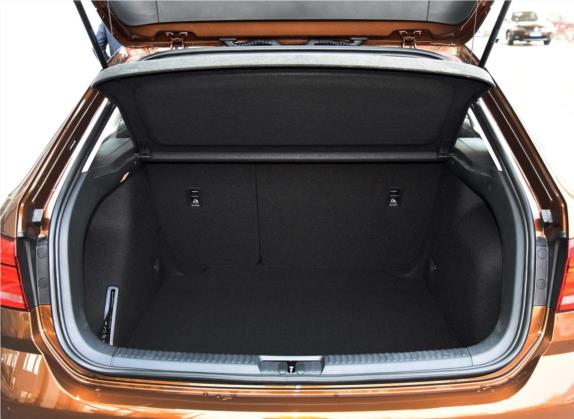朗境 2017款 230TSI DSG豪华版 车厢座椅   后备厢