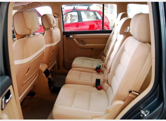 途安 2006款 2.0L 舒适手动5座 车厢座椅   后排空间