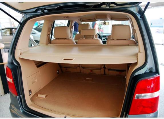 途安 2006款 2.0L 舒适手动5座 车厢座椅   后备厢
