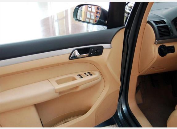 途安 2006款 2.0L 舒适手动5座 车厢座椅   前门板