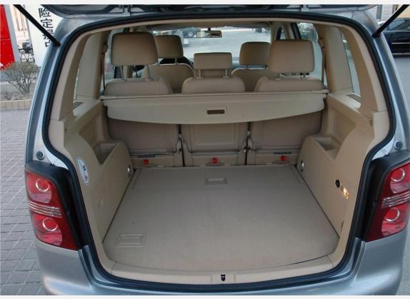 途安 2008款 2.0L 智享版自动5座 车厢座椅   后备厢