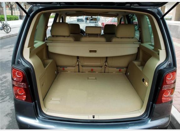 途安 2008款 1.8T 智尊版自动5座 车厢座椅   后备厢