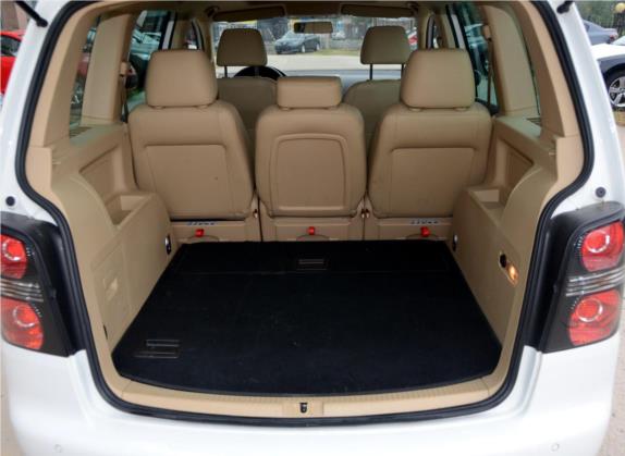 途安 2011款 1.4T DSG智臻版5座 车厢座椅   后备厢