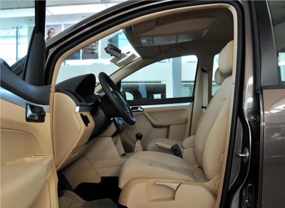 途安 2011款 1.4T 手动智尚版5座 车厢座椅   前排空间