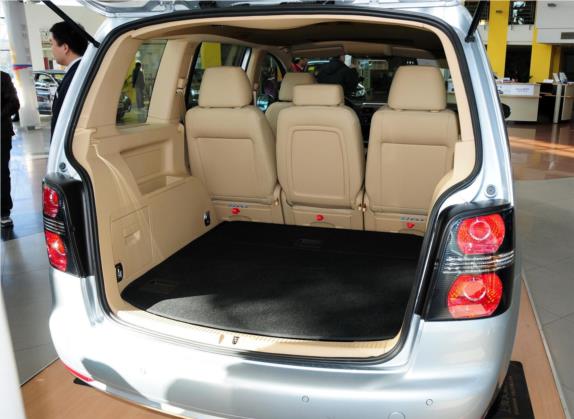 途安 2011款 1.4T DSG智雅版5座 车厢座椅   后备厢