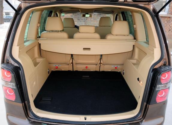 途安 2013款 1.4T DSG璀璨版5座 车厢座椅   后备厢