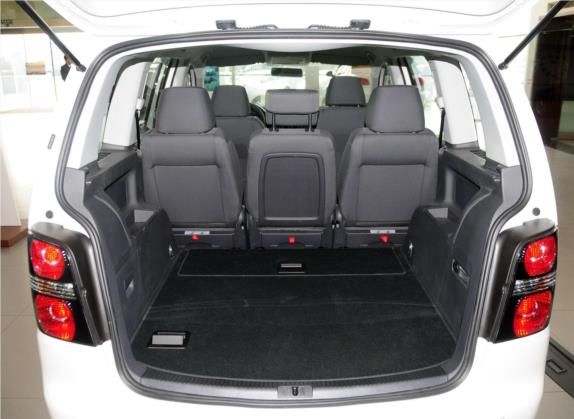 途安 2013款 1.4T 手动风尚版5座 车厢座椅   后备厢