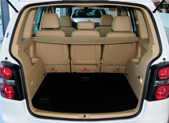 途安 2013款 1.4T DSG睿智版5座 车厢座椅   后备厢
