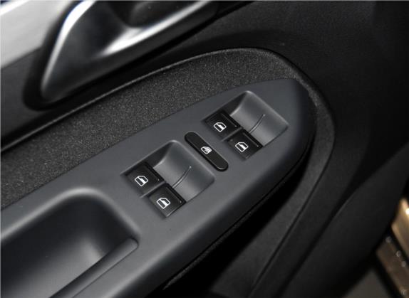 途安 2015款 1.4T 手动风尚版5座 车厢座椅   门窗控制