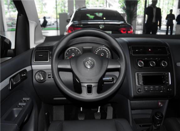 途安 2015款 1.4T 手动舒适版5座 中控类   驾驶位