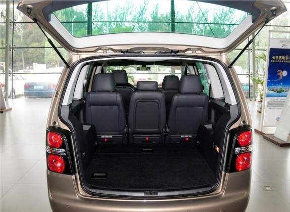 途安 2015款 1.4T DSG旗舰版5座 车厢座椅   后备厢