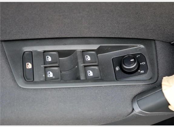 途安 2016款 途安L 280TSI DSG风尚版 车厢座椅   门窗控制