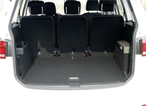 途安 2018款 途安L 1.6L 手动风尚版 车厢座椅   后备厢