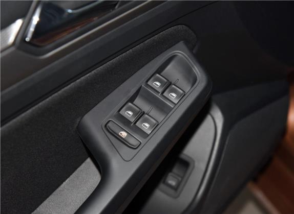 凌渡 2017款 230TSI DSG风尚版 车厢座椅   门窗控制