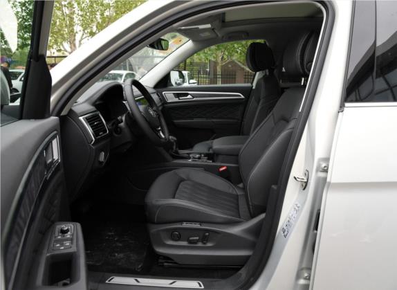 途昂 2019款 530 V6 四驱旗舰版 国V 车厢座椅   前排空间