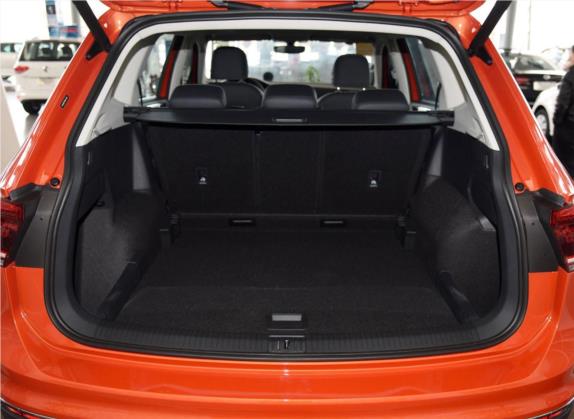 途观L 2017款 380TSI 自动四驱豪华版 车厢座椅   后备厢