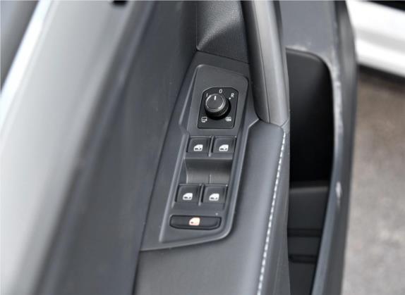 途观L 2018款 330TSI 自动两驱舒适版 车厢座椅   门窗控制