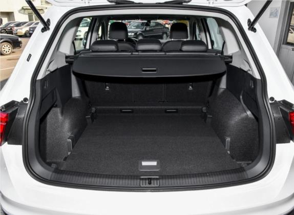 途观L 2018款 330TSI 自动两驱豪华版 车厢座椅   后备厢