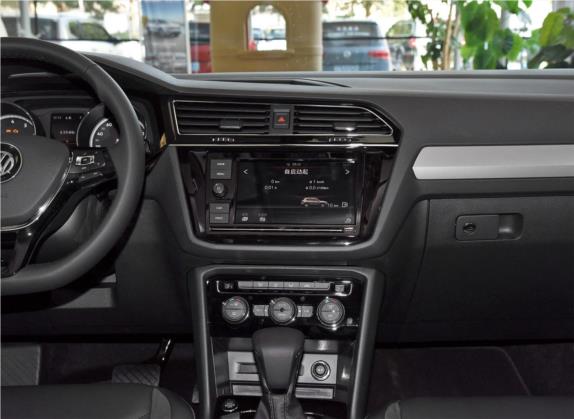 途观L 2018款 280TSI 自动两驱舒适版 中控类   中控台