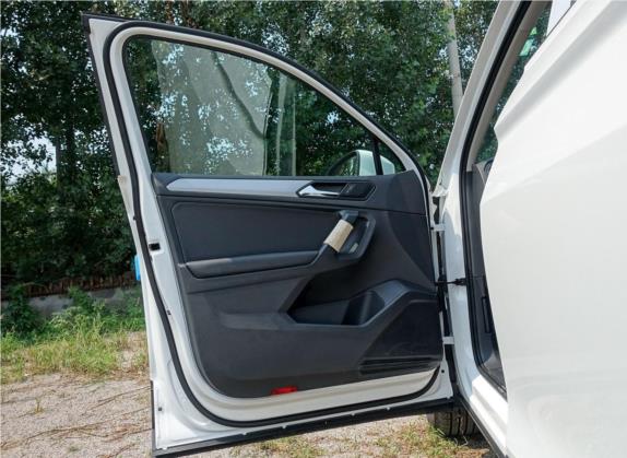 途观L 2018款 改款 330TSI 自动两驱风尚版 车厢座椅   前门板