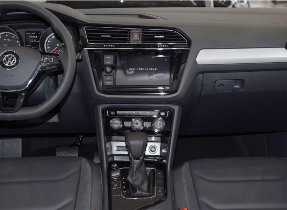途观L 2018款 改款 330TSI 自动两驱舒适版 中控类   中控台