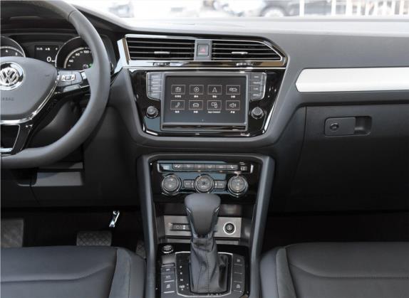 途观L 2018款 改款 380TSI 自动四驱豪华版 中控类   中控台