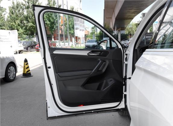 途观L 2018款 改款 380TSI 自动四驱豪华版 车厢座椅   前门板