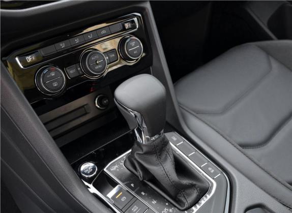 途观L 2019款 280TSI 自动两驱全景舒适版 国V 中控类   挡把